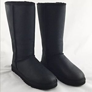 Classic Tall Leather UGGS in a size 8
